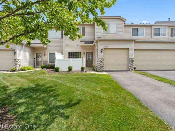 26783 Kirkway Cir, Woodhaven, MI 48183