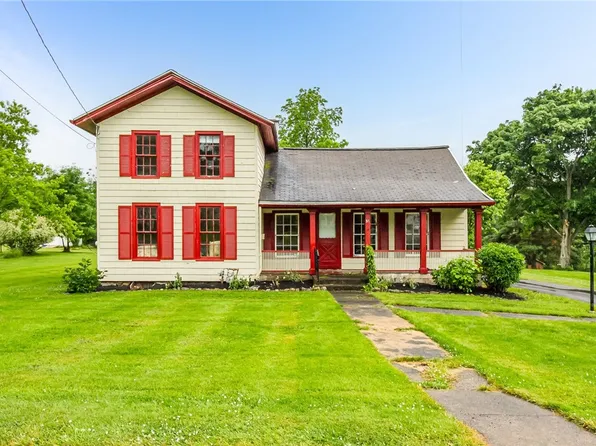 21 Michigan St, Bloomfield, NY 14469
