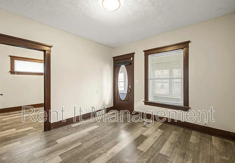 2816 N 19th Ave — Photo 15