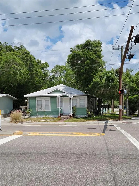 2 bed, 1.0 bath, 792 sqft, $1,699 — Photo 1