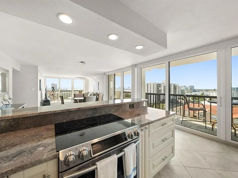 400 Island Way #901 — Photo 5