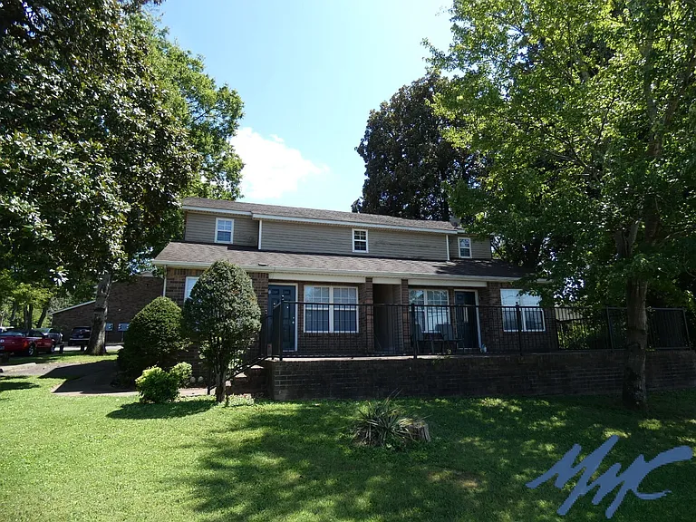 736 Greenland Dr — Photo 1