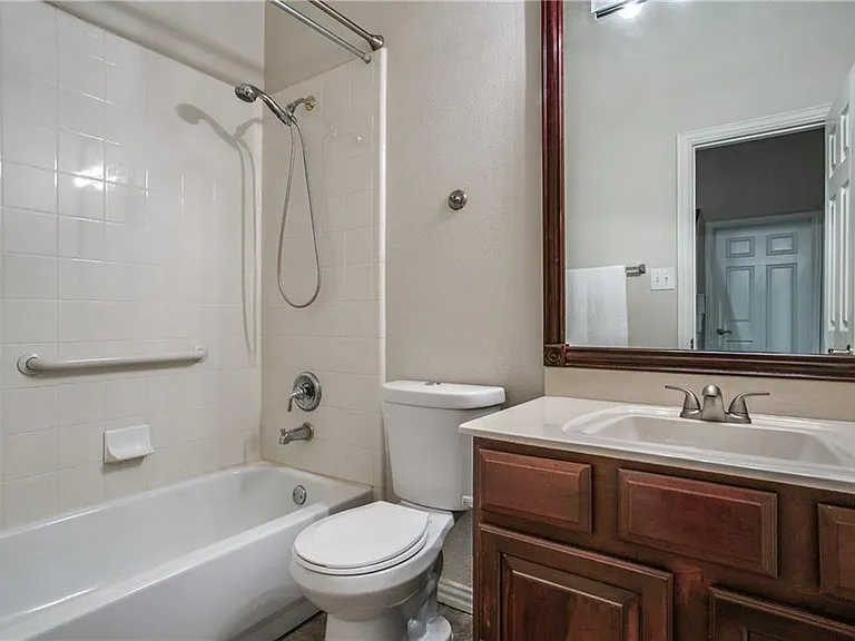 4193 Victory Dr — Photo 25