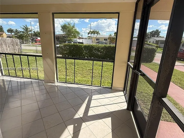 11821 SW 185th Ter — Photo 14