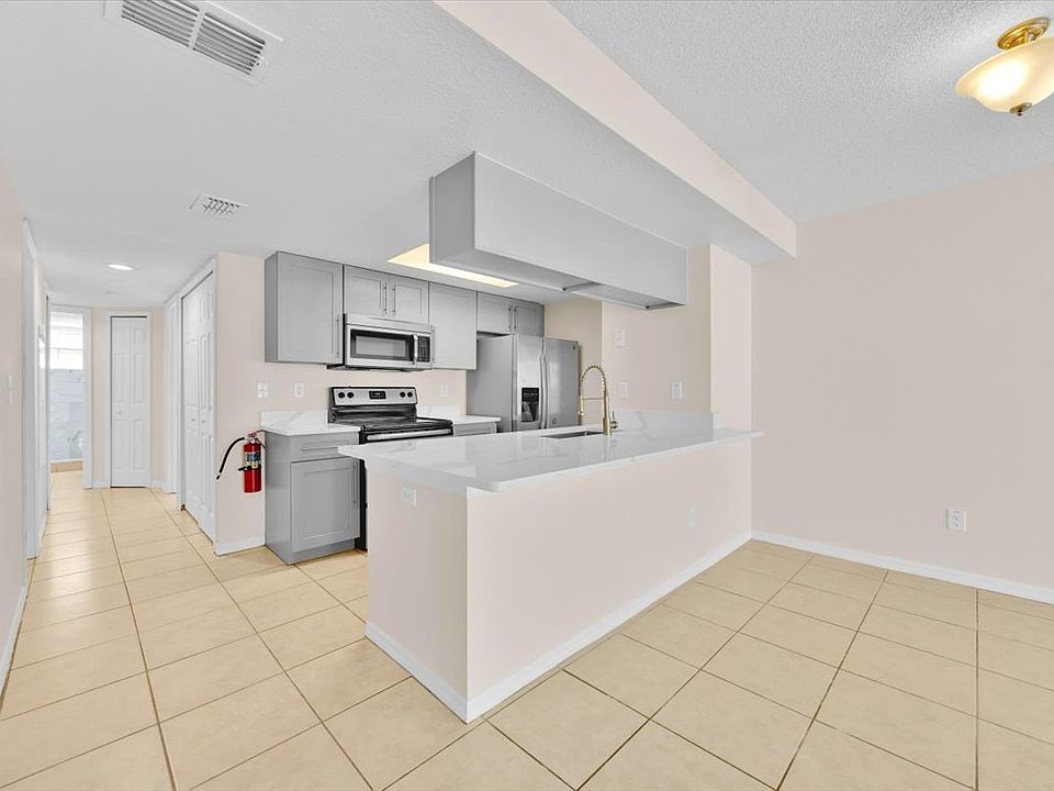 Kitchen and Dining space