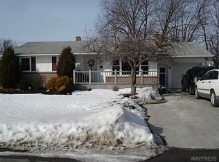 215 Hennepin Rd, Grand Island, NY 14072