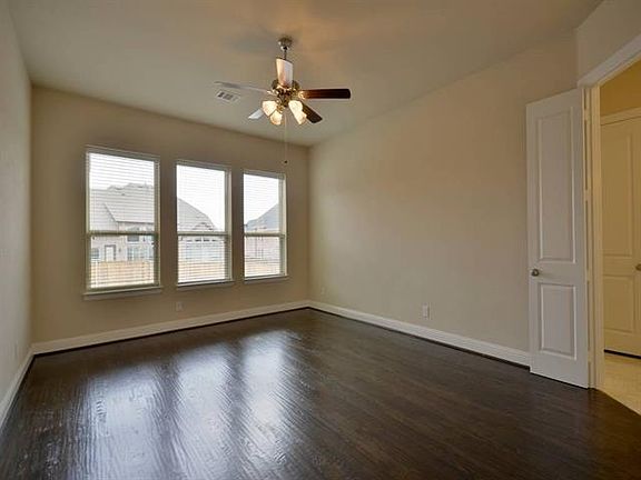 4th image of 2111 Grassland Ct