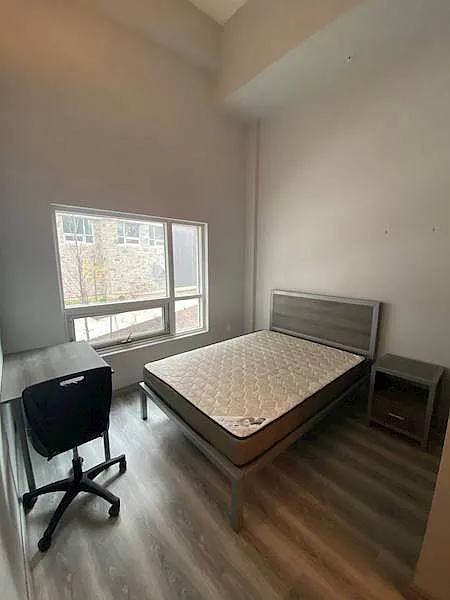 275 Larch Street Waterloo — Photo 2