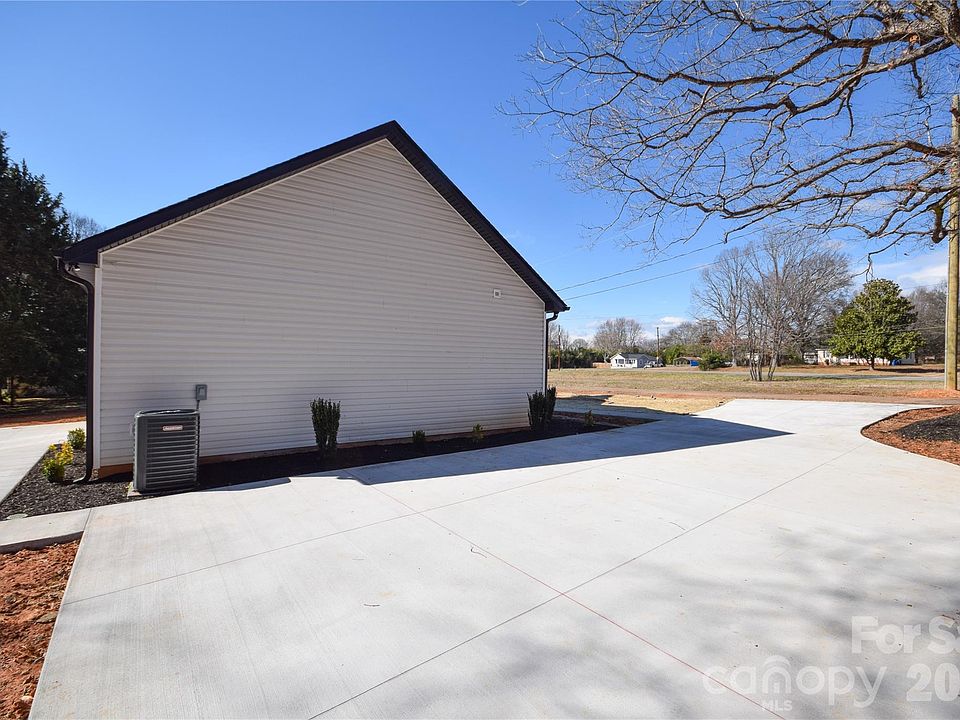 2362 21st Ave NE, Hickory, NC 28601 | Zillow