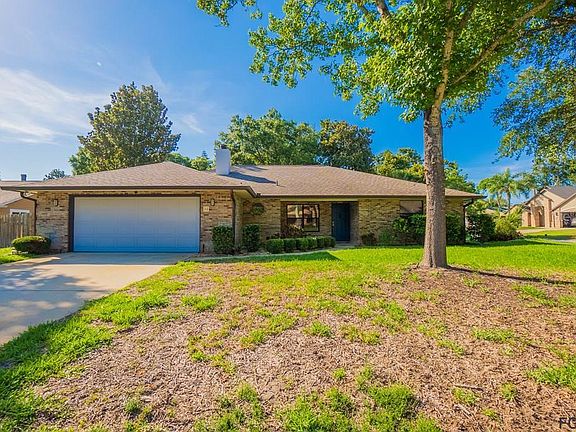 2nd image of 32 Sycamore Cir