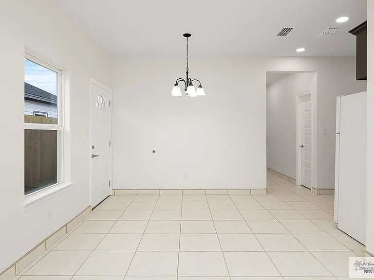 2225 S Valley Cir #B — Photo 4