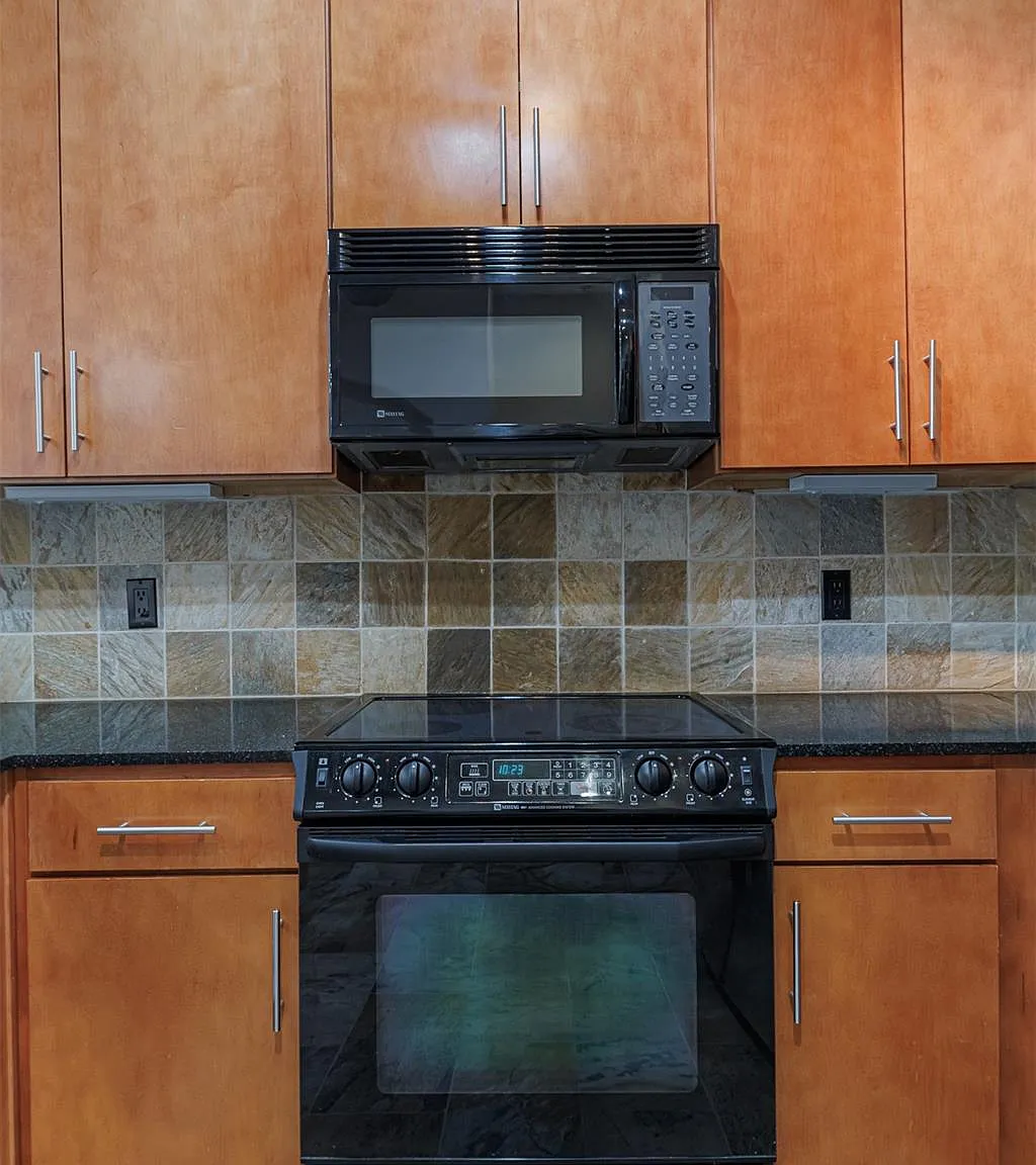 2 bed, 2.0 bath, 1373 sqft, $2,600 — Photo 4