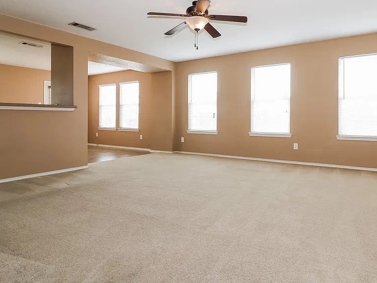 1324 Burleson St — Photo 2