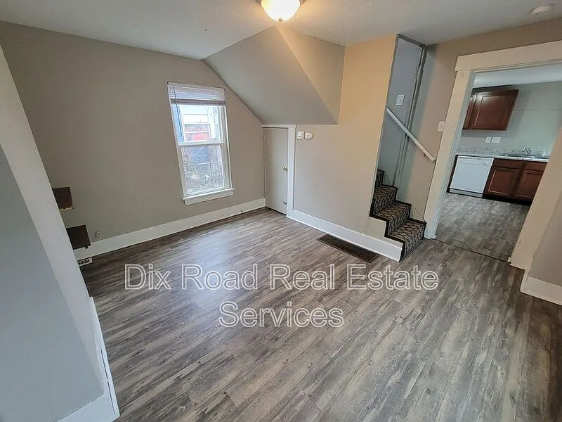 2 bed, 1.0 bath, 952 sqft, $1,095 — Photo 3