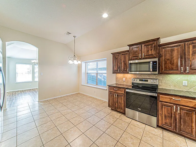 8036 Branch Hollow Trl — Photo 6