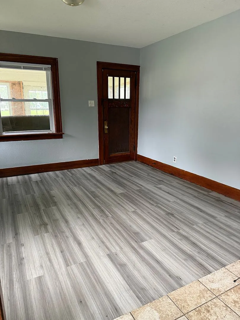 Updated 2 Bedroom, 1 Bathroom House for Rent- 712 Western — Photo 2