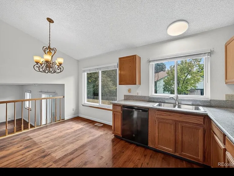 250 Cypress Ln — Photo 23