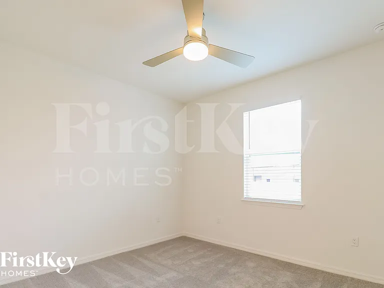 121 Windsor Reserve Dr — Photo 8