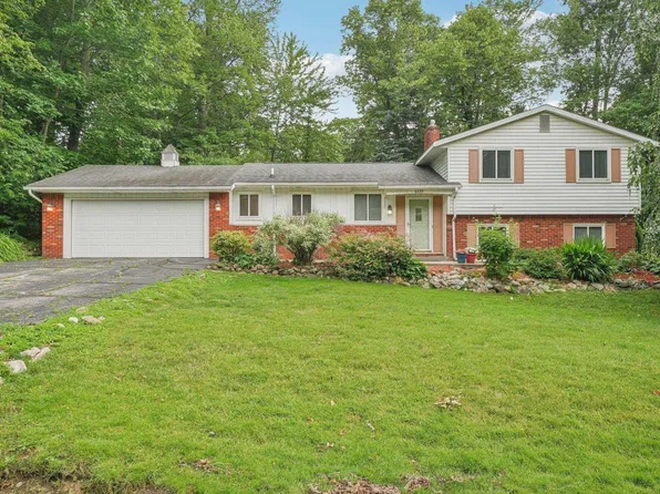 6575 Goldfinch Ln, Clarkston, MI 48346