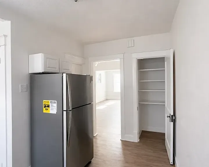 5335 Bancroft Ave — Photo 3