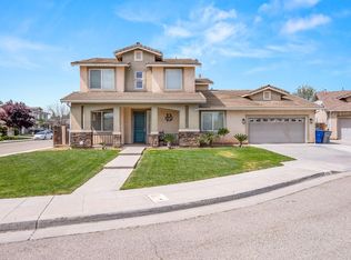 6734 W Dovewood Ln, Fresno, CA