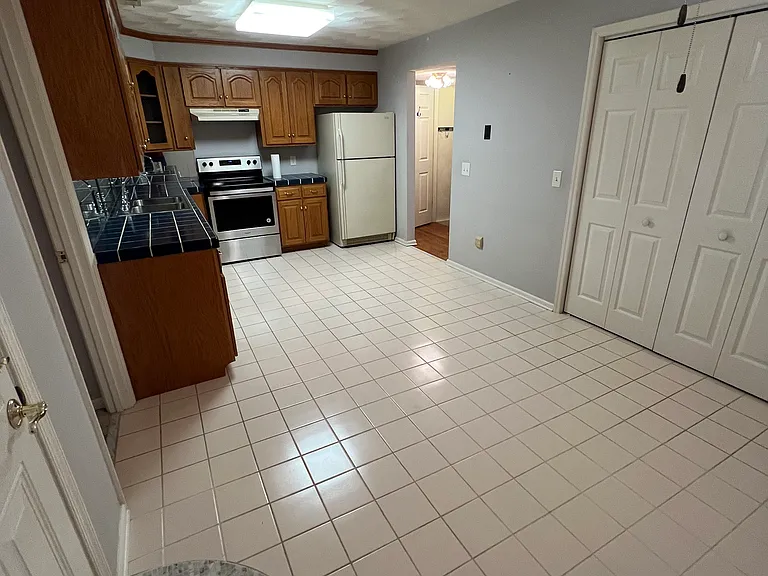 1724 Downey St — Photo 3