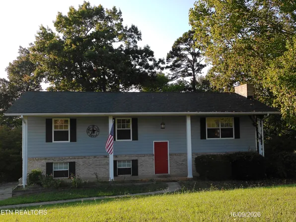 2955 W Hills Dr, Maryville, TN 37803