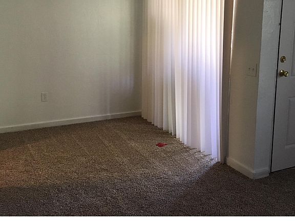 3rd image of 1530 Live Oak Dr APT 2B