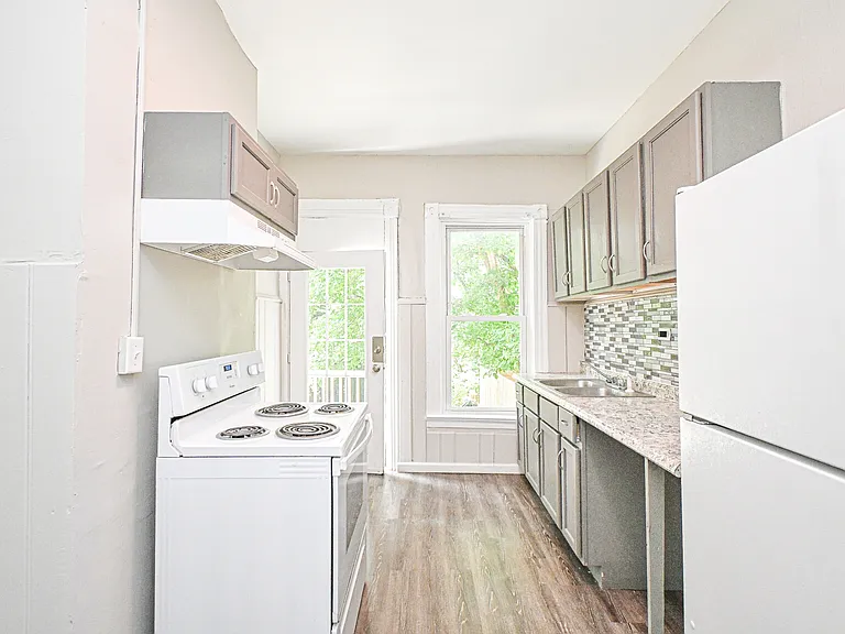 3131 Harvard Ave — Photo 6