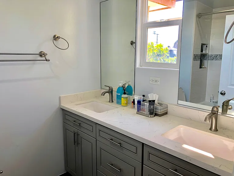 1644 Gramercy Ave — Photo 24