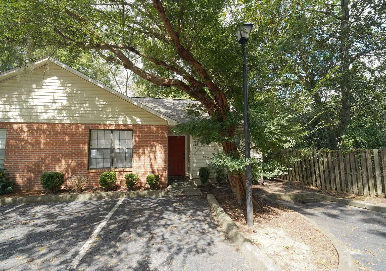 2 Bed / 2 Bath Townhome in Midtown! — Photo 1