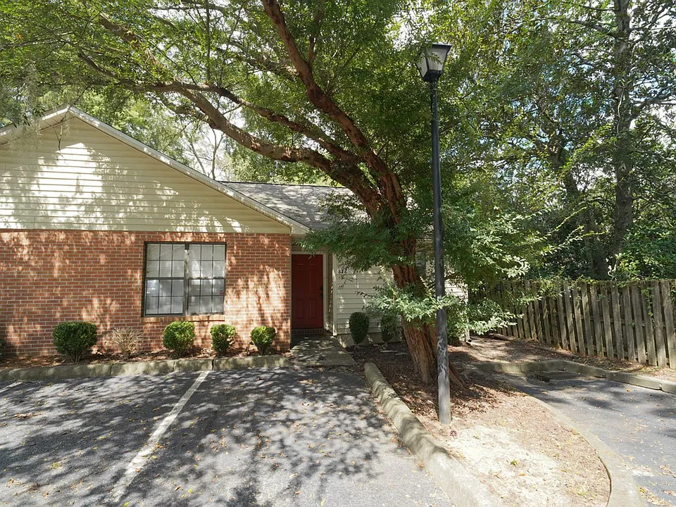 828 Ashlyn Forest Dr