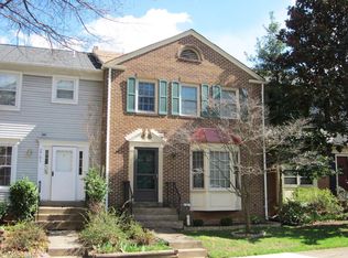 2763 Knollside Ln, Vienna, VA 22180