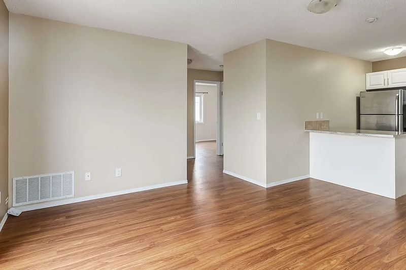 Edmonton Apartment for rent - 2 Bedrooms — photo 6