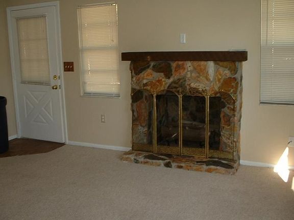 3rd image of 1516 Chatsworth St