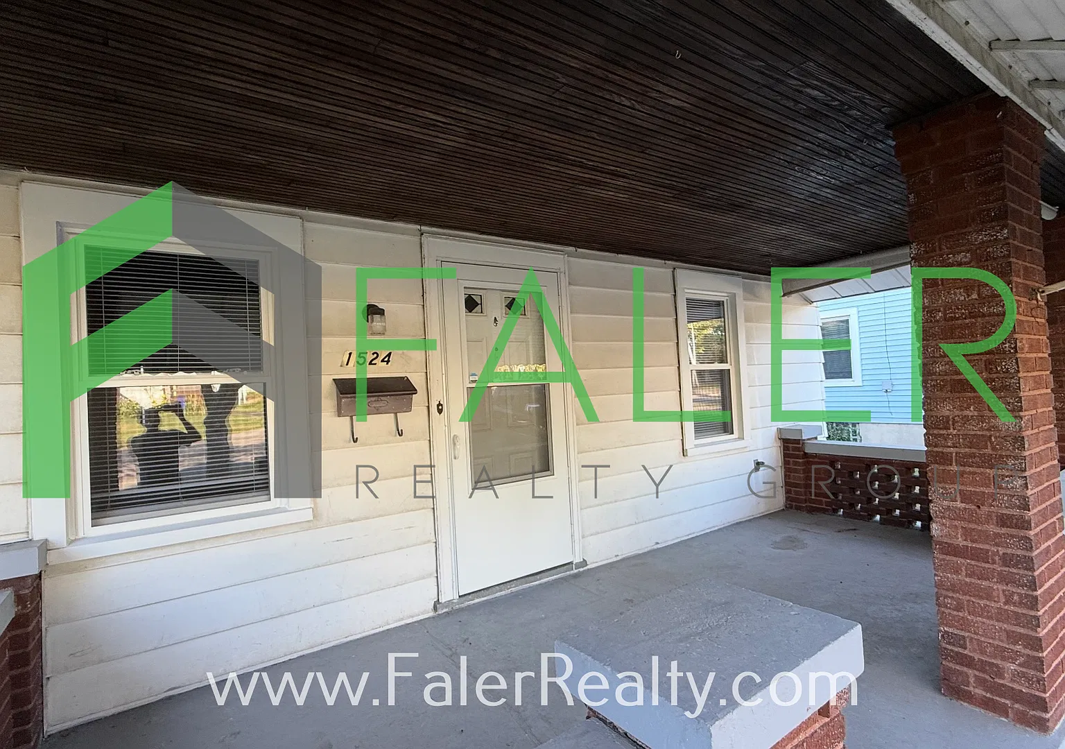 Beautiful Bungalow Ready Now! — Photo 2