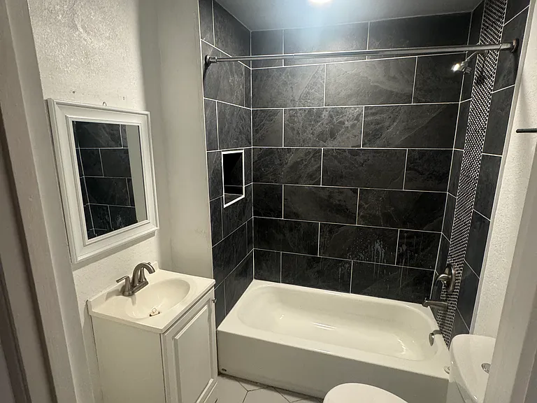 401 W Elmira St #102 — Photo 5