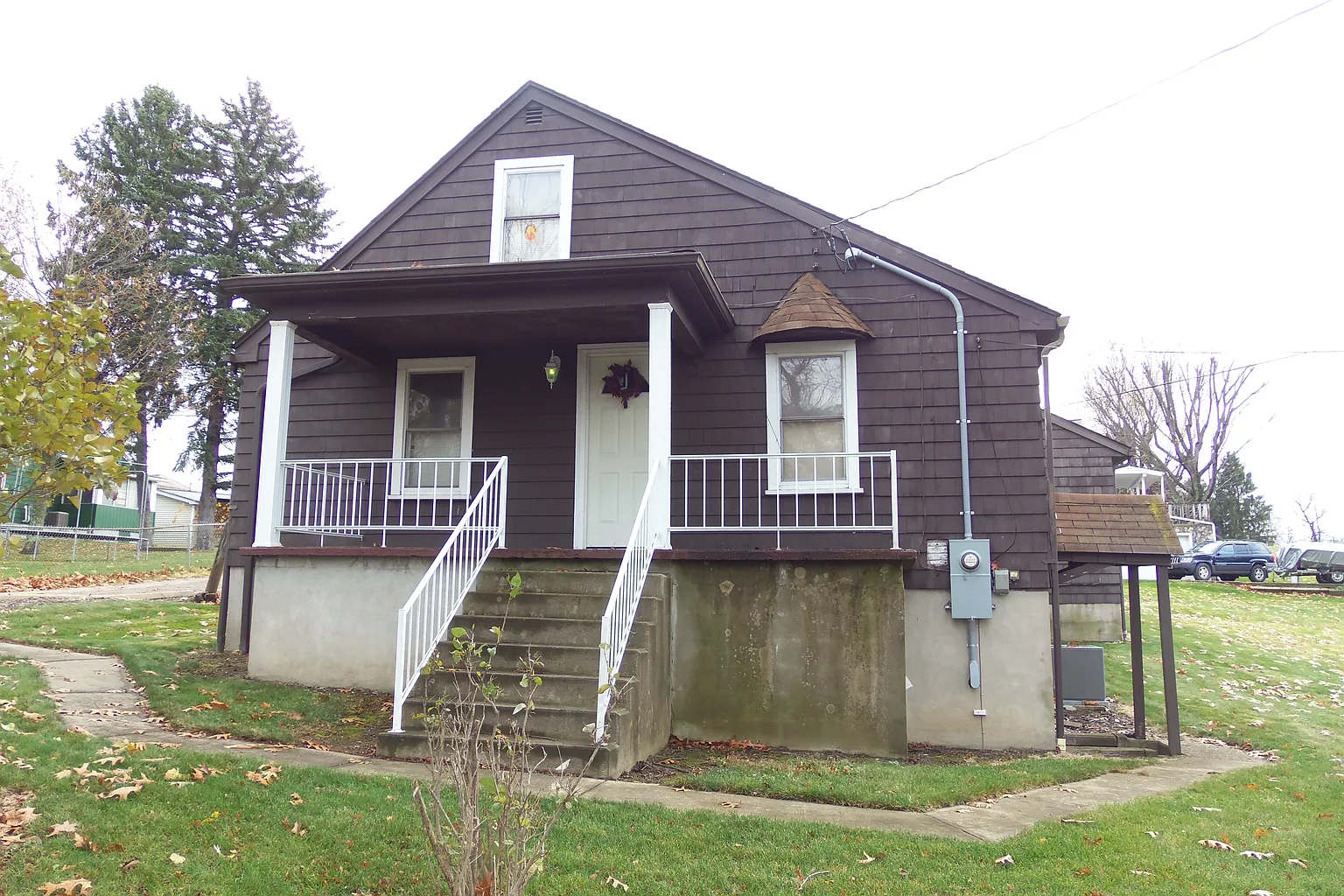 329 Greenbrier Rd photo 1