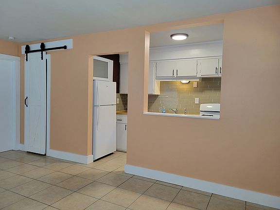 5th image of 328 20th Ave S