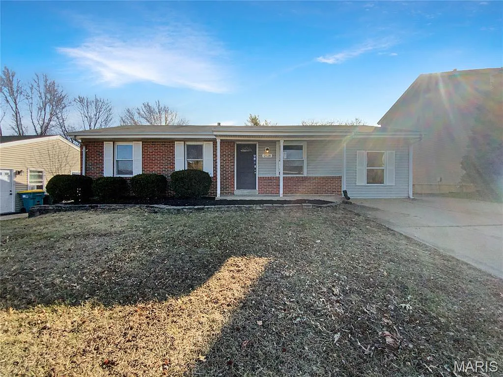 2528 Medford Dr photo 1