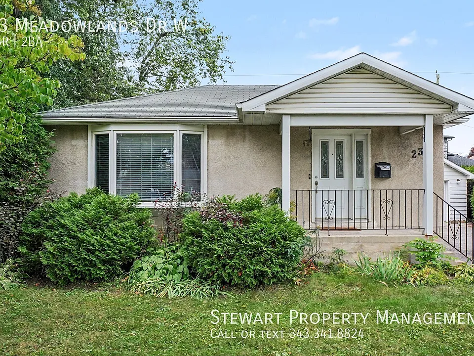 23 Meadowlands Dr W