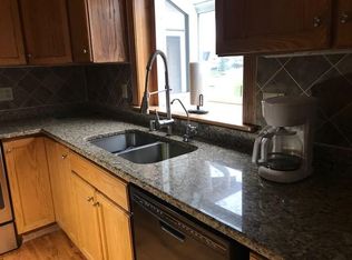 W133S6526 Fennimore Ln, Muskego, WI 53150