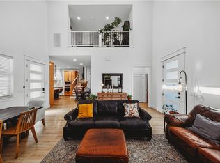 609 Atlanta St SE, Gravette, AR 72736