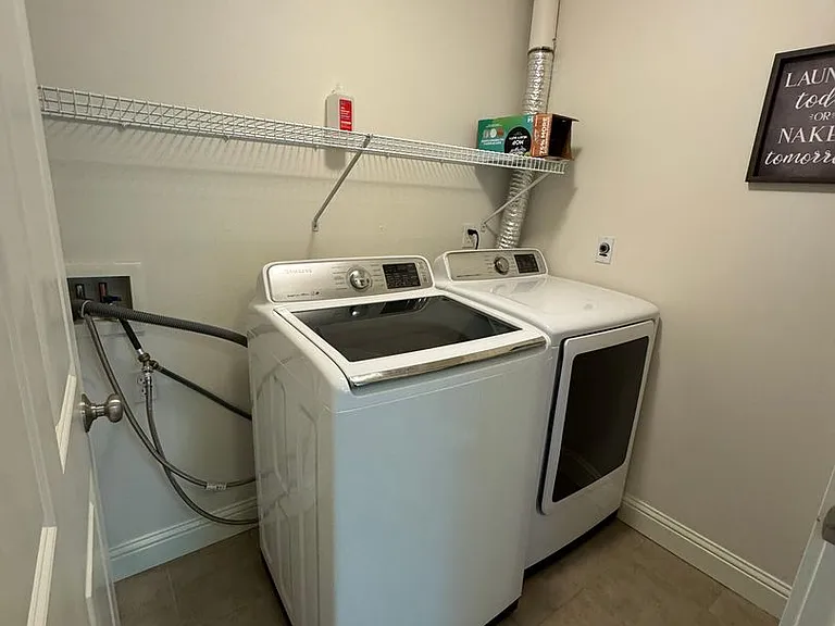 18707 SE Newport Way #111 — Photo 7