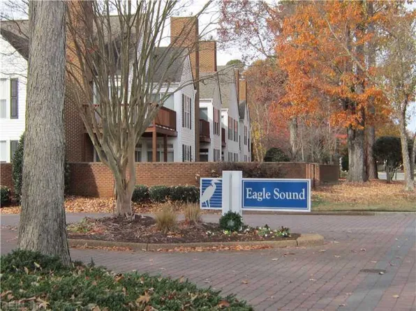 118 Persimmon Dr, Yorktown, VA 23693