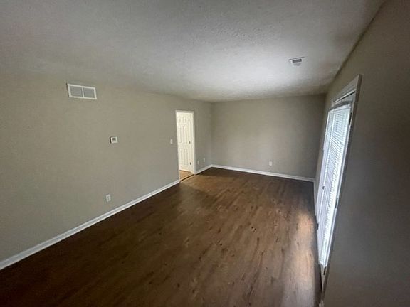 5th image of 132-144 Oakwood Dr #138