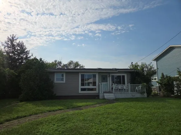 523 Lake Dr, New Buffalo, MI 49117