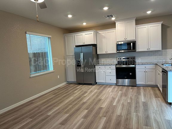5th image of 2838 Bedell St