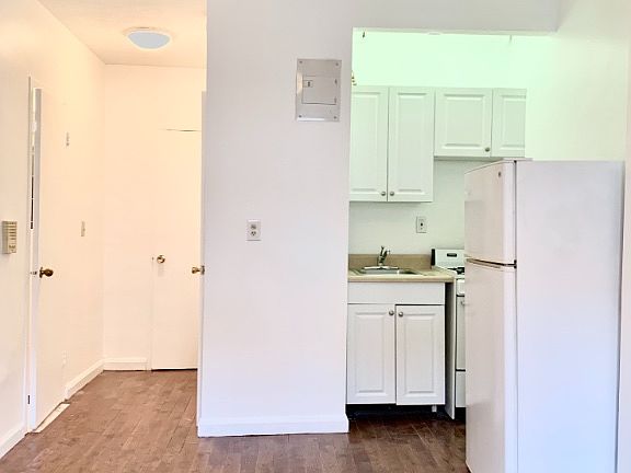 2nd image of 317 W 29th St APT 5A