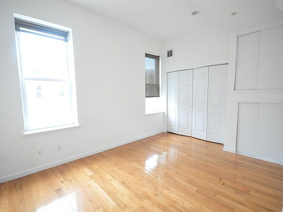 4th image of 1801 W Master St APT F